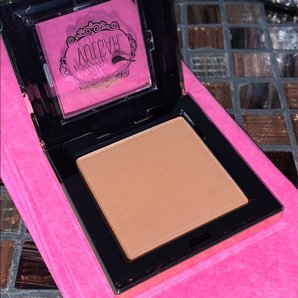 SOLD!!  Pretty Vulgar bronzer - Picture 3 of 3